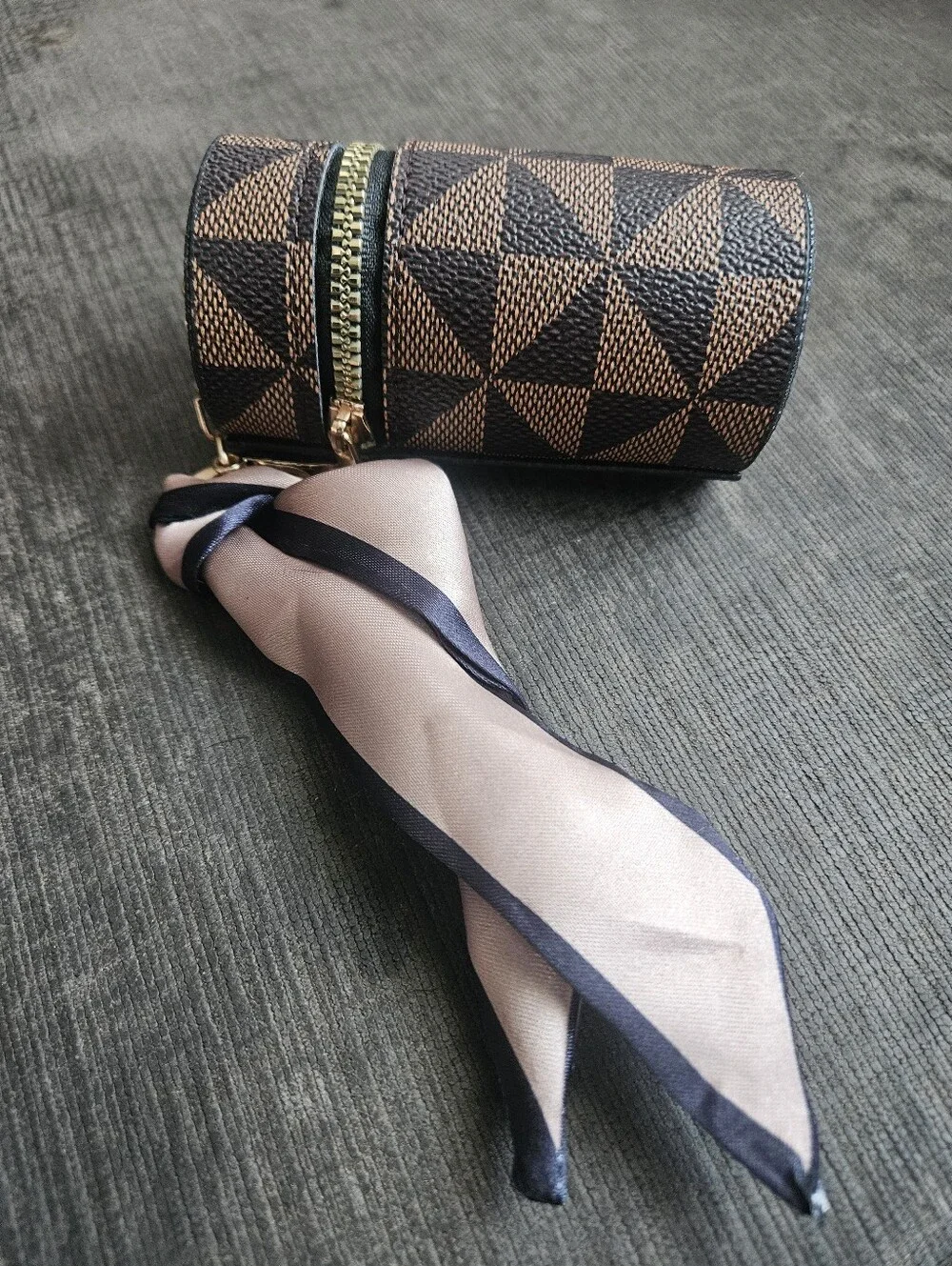 Brown Geometric Round Wristlet Bag